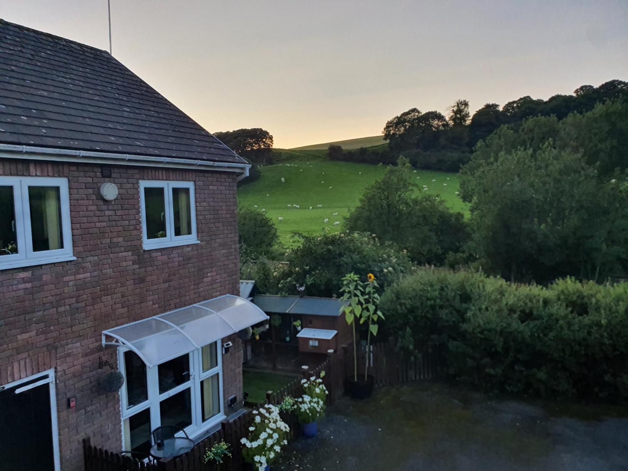 Idyllic 2 Bedroom Self-Contained Upsidedown Annexe Llandrindod Wells Luaran gambar